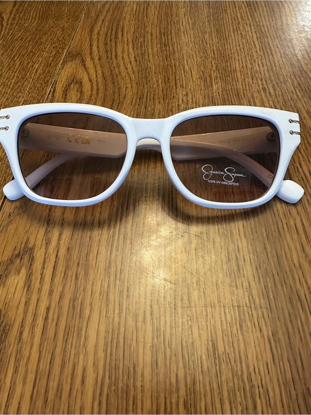 Jessica Simpson White Frame Sunglasses with Brown Tinted Lenses